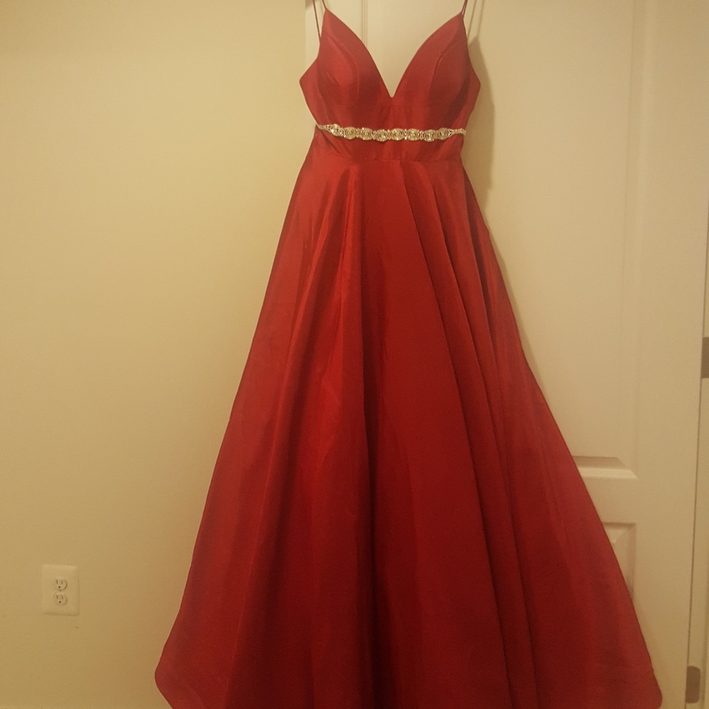 evening/ball gown/prom/sweet 16/special red dress